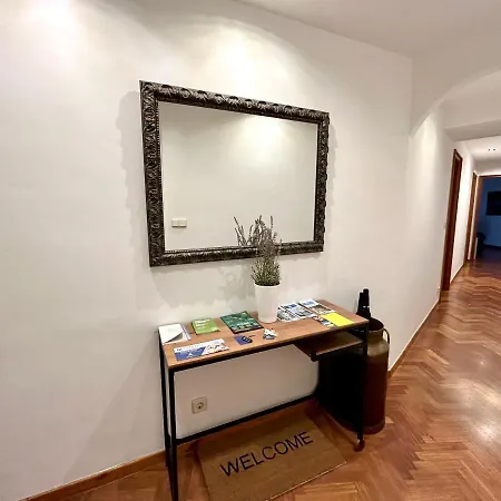 Piso En El Centro Hasta 8 Pax Con Garaje, Gimnasio, Ludoteca Y Salas De Reuniones Appartement