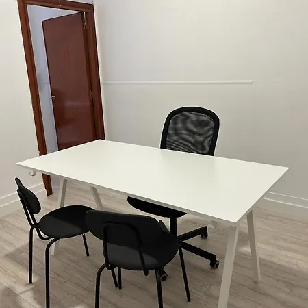 Piso En El Centro Hasta 8 Pax Con Garaje, Gimnasio, Ludoteca Y Salas De Reuniones