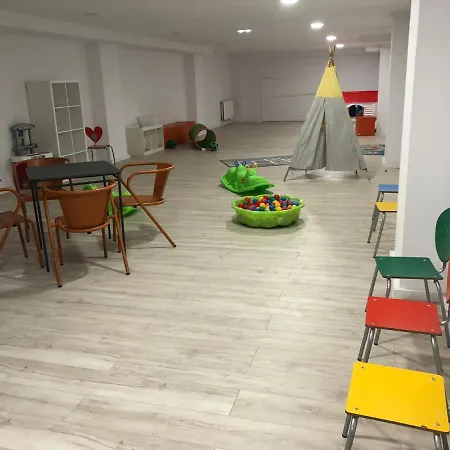 Piso En El Centro Hasta 8 Pax Con Garaje, Gimnasio, Ludoteca Y Salas De Reuniones * Oviede