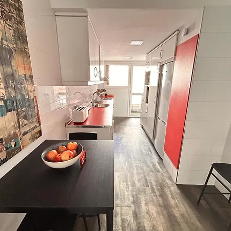 Piso En El Centro Hasta 8 Pax Con Garaje, Gimnasio, Ludoteca Y Salas De Reuniones * Oviede